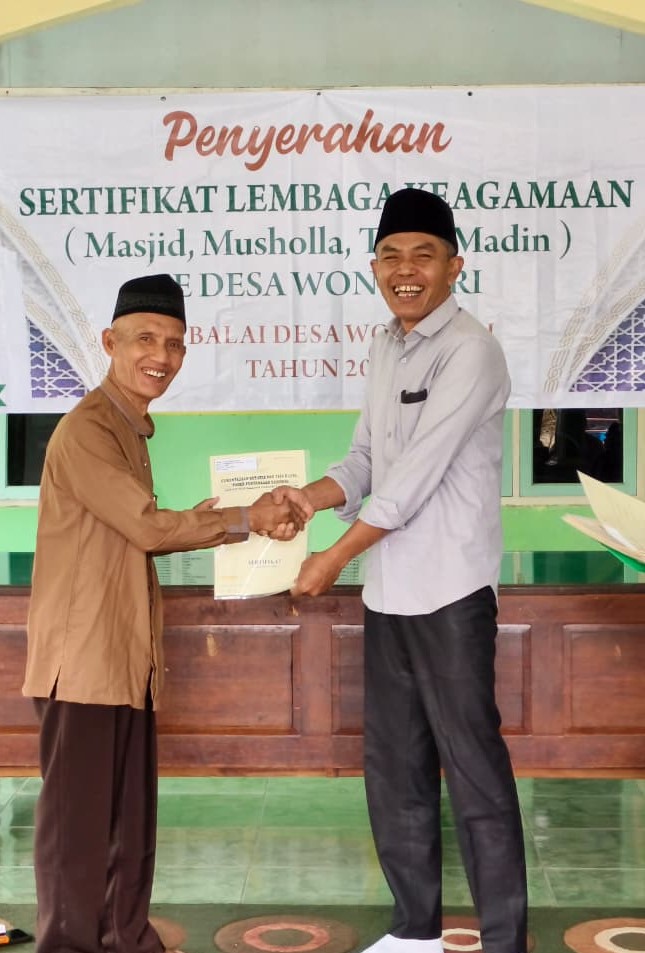 Gambar Berita Wujudkan Legalitas Aset Ibadah, Desa Wonosari Gelar Penyerahan Sertifikat Lembaga Keagamaan